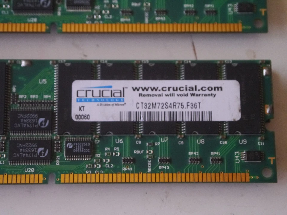 512MB lot of 2x Crucial CT32M72S4R75 256MB 133MHz PC133 ECC Registered DIMMs - Image 4 of 4