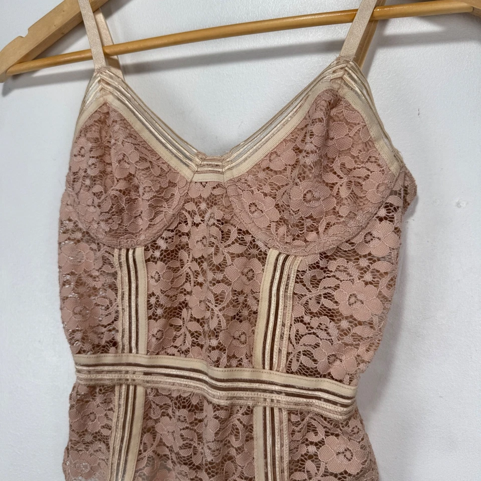 Body sin mangas de encaje Honey Punch de una pieza rosa para mujer talla pequeña Foto 2 de 4