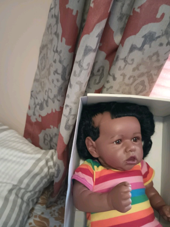 ADFO Muñecas Bebé Negras Renacidas -22 Pulgadas Cuerpo Suave Muñecas Bebé Realistas Niña, Foto 4 de 4