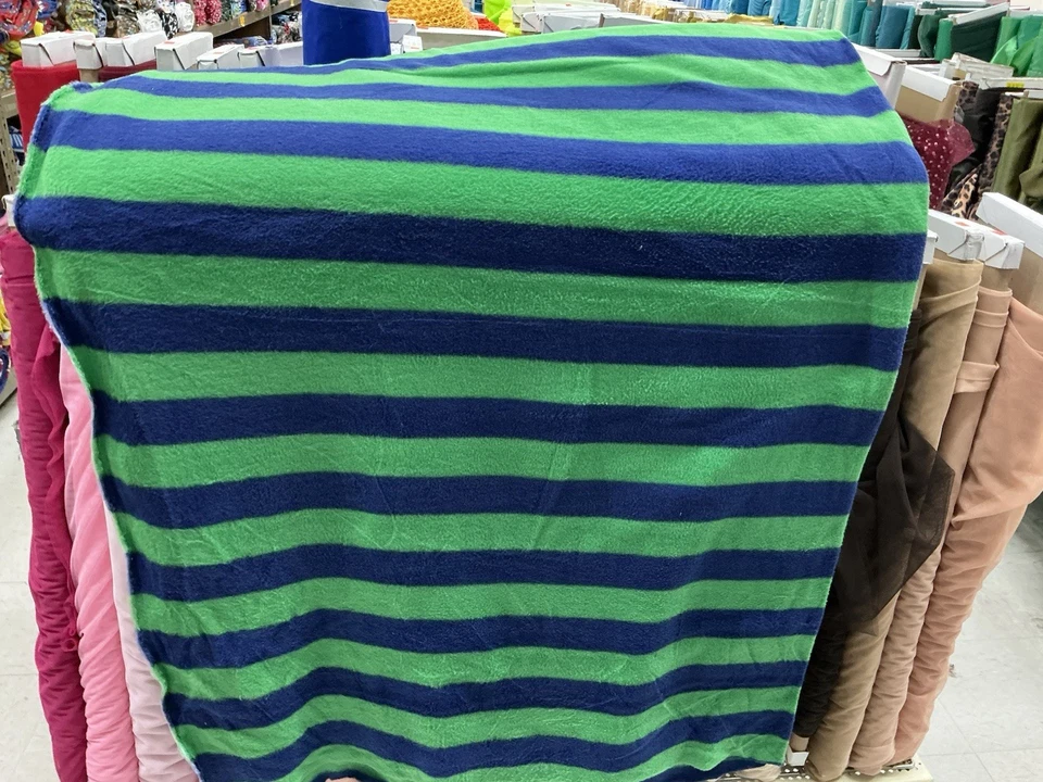 Tela polar rayas azules verdes, 60" de ancho, se vende por yarda Foto 4 de 4