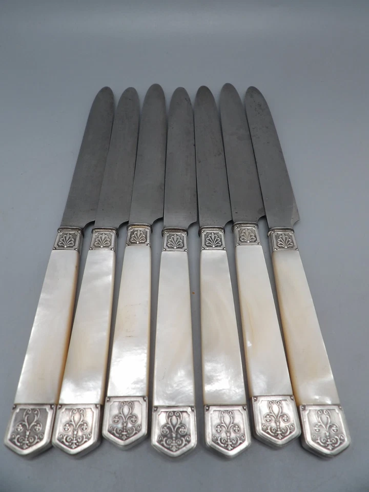 7 COUTEAUX ANCIENS MANCHE EN NACRE ET MONOGRAMME ET ARGENTERIE PEARL OF MOTHER - Photo 4/4