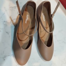 So Danca Character Caramel Size 11.5 shoes with 1.5-inch heels.