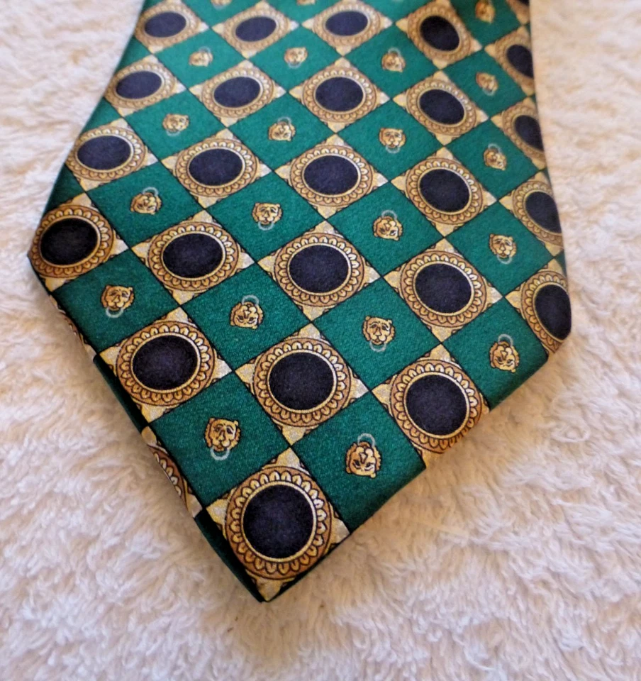 Corbata Brioni Para Hombre 100% Seda Hecha a Mano Cuadrados Verdes con Patrón de Lujo de Leones Foto 2 de 4