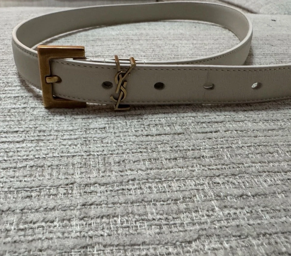 Cinto Saint Laurent YSL com fivela quadrada em couro branco - Imagem 3 de 3