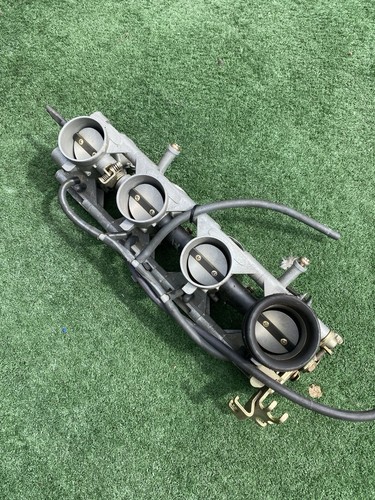 Suzuki GSX-R 600 K1 K2 Drosselklappenstutzen Einspritzanlage Rail Parts