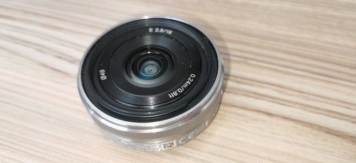 Sony SEL16F28 E 2,8/16 0,24m/0,8ft Weitwinkelobjektiv für Sony E Mount