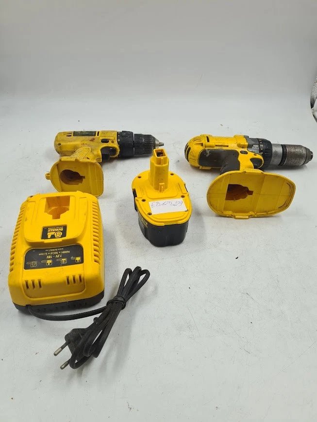 Lot De 4 Outils Sans Fil Dewalt, Perceuse/Visseuse DW907, Utilisé En Bon État - Photo 3/4