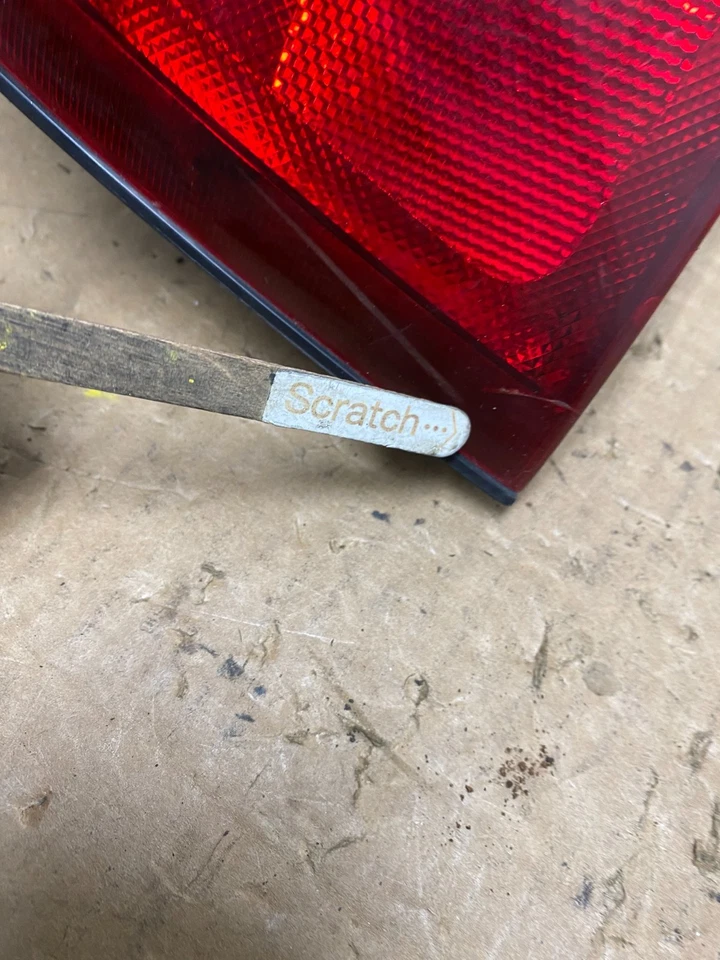 Luz trasera lateral izquierda conductor Mitsubishi Galant 2002 a 2003 OEM V5718 DW Foto 4 de 4