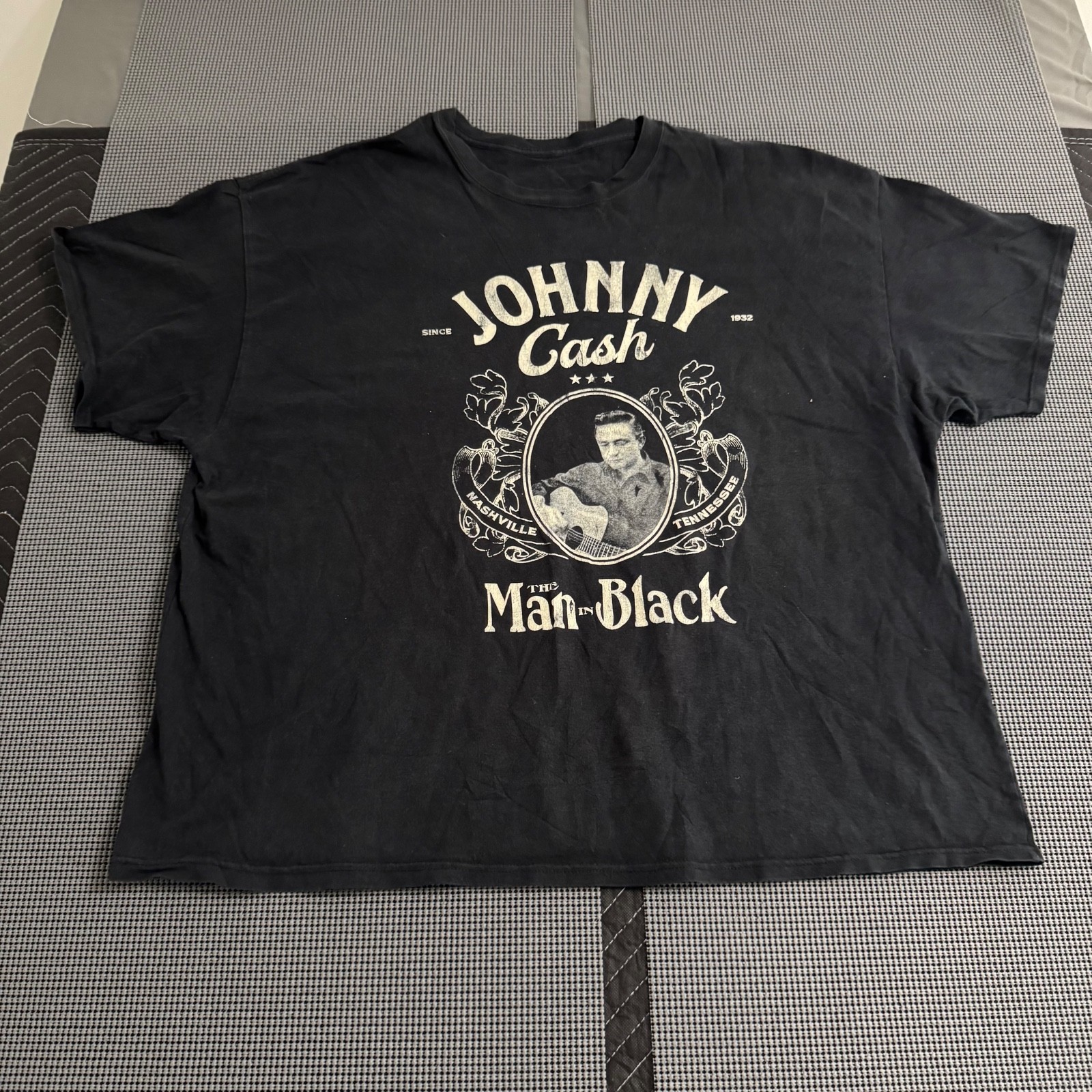 Johnny Cash T-Shirt Mens 2XL The Man In Black Nashville TN Graphic Band Tee