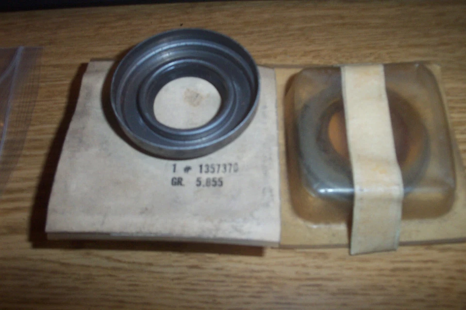 2 sellos de rueda trasera Buick, Pontiac 1964-69 (Skylark, GTO) #1357370 Foto 2 de 2