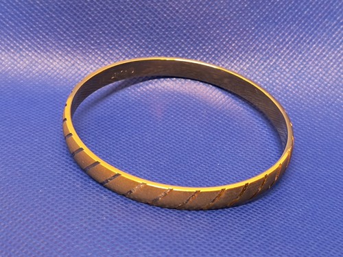 Vintage Gold Tone Diagonal Cut Pattern Bangle Signed Monet 2.75" Diameter - 第 2/4 張圖片