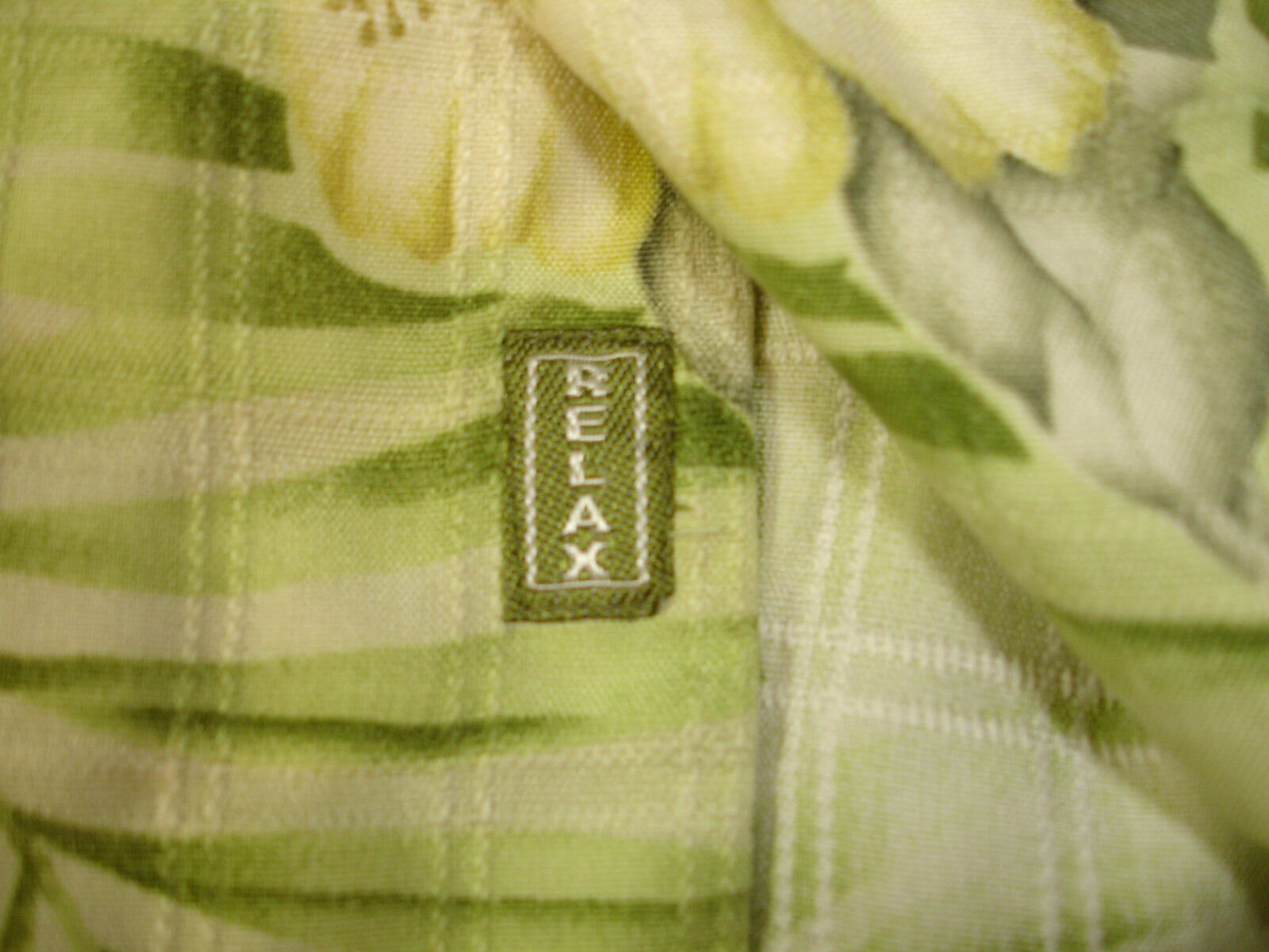 Tommy Bahama Green with Yellow Hibiscus Flowers A… - image 10