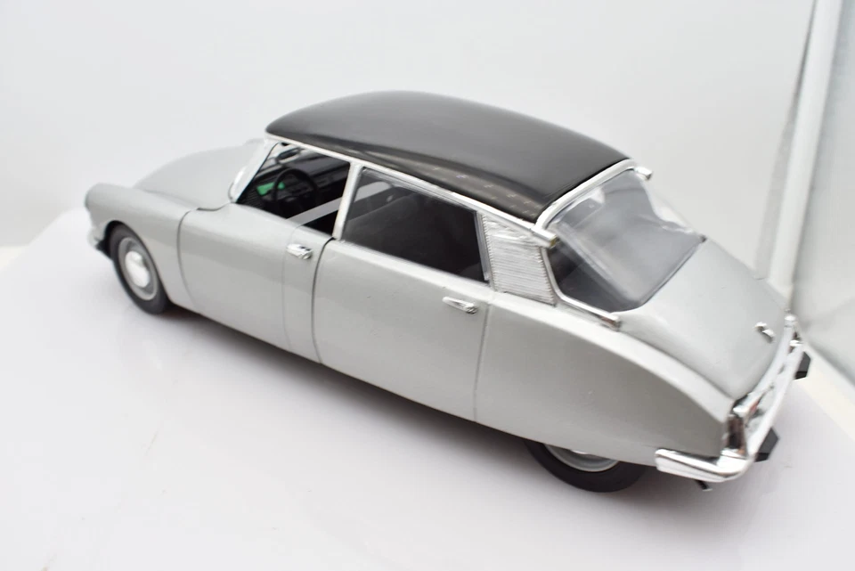 Modellino auto scala 1:18 CITROEN DS 19 diecast modellismo da collezione solido - Immagine 3 di 4