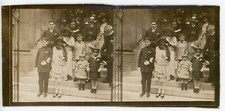 PHOTO c.1900 vue stéréo, mariage / wedding les invités sur les marches église