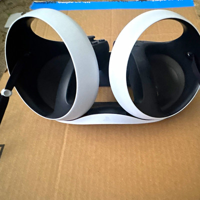 Sony PlayStation VR2 PSVR2 VR Headset White/Black with Sense Controllers