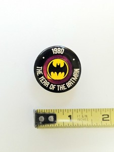 RAREST 1980 THE YEAR OF THE BATMAN MOVIE TEASER BUTTON NYCC VINTAGE DC FILM PIN