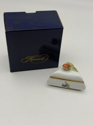 Herend Hungary Fruits 6113 Strawberry Finial Triangle Trinket Box 2001 Guild