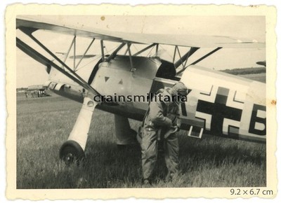 Orig. Foto Pilot mit Flugzeug Focke-Wulf Fw 56 Stösser am Flugplatz