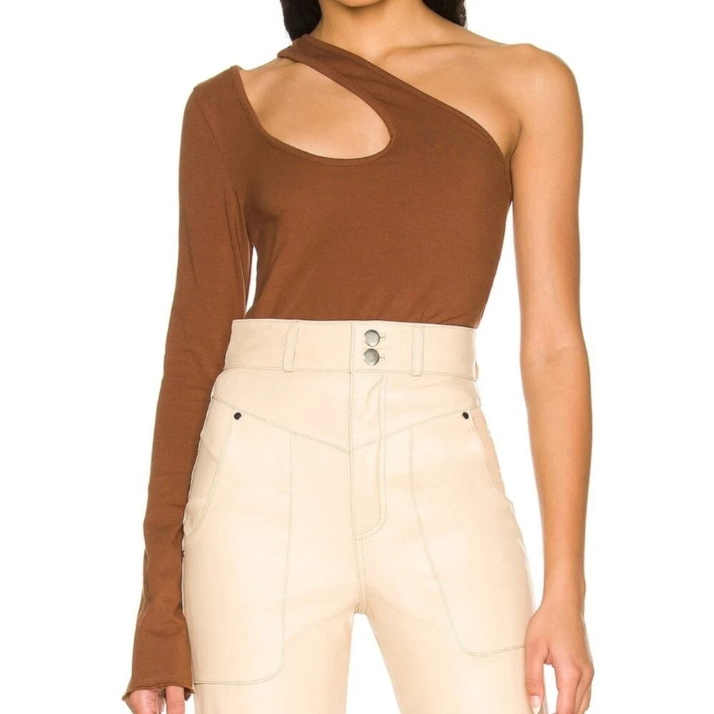 One shoulder cutout clearance top