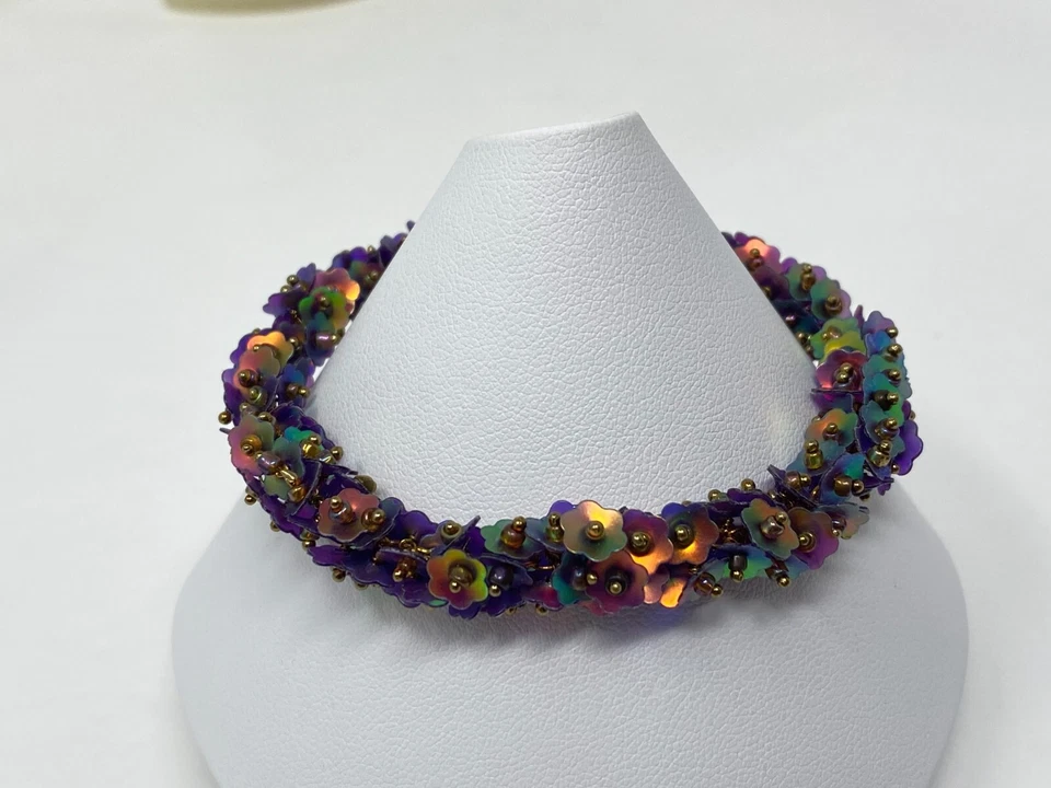Hermosa Pulsera Hecha a Mano Flor Iridiscente Oscura Lentejuelas Cuentas 7.5-9" Foto 3 de 4