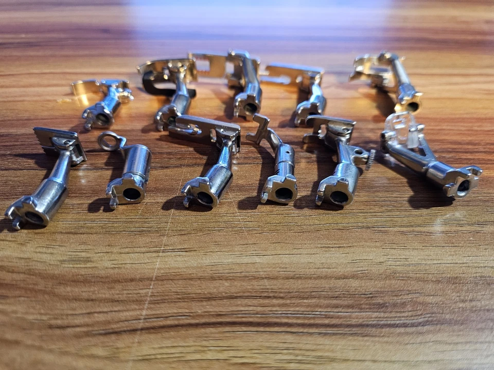 Lote de pies prensatelas estilo antiguo Bernina 730 Record vintage Foto 4 de 4