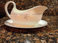 Royal Doulton ' Carnation ' gravy boat and stand - Excellent