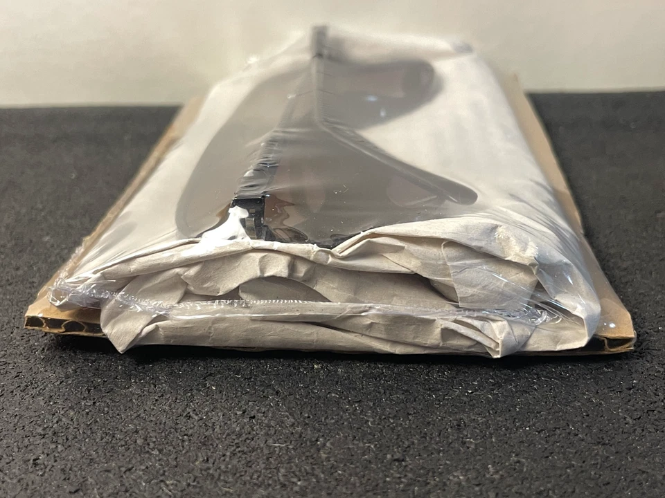 Vintage Black Aviator Sunglasses Amber Gradient Lens Made in Taiwan 1980s Style - Image 3 of 4