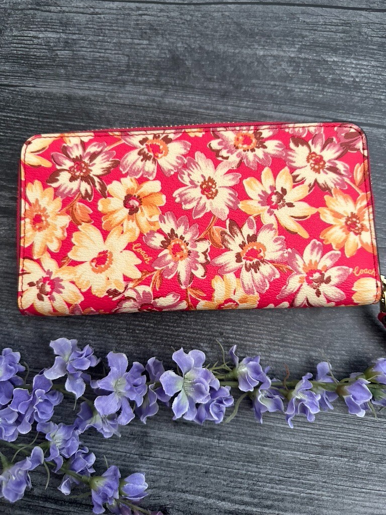 Coach Accordion Zip Wallet With Vintage Daisy Script Print Pink