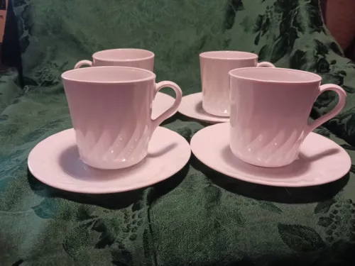 Set Of 4 Corelle Swirl Enhancements Coffee Tea Cups & Saucers White 8 Pieces