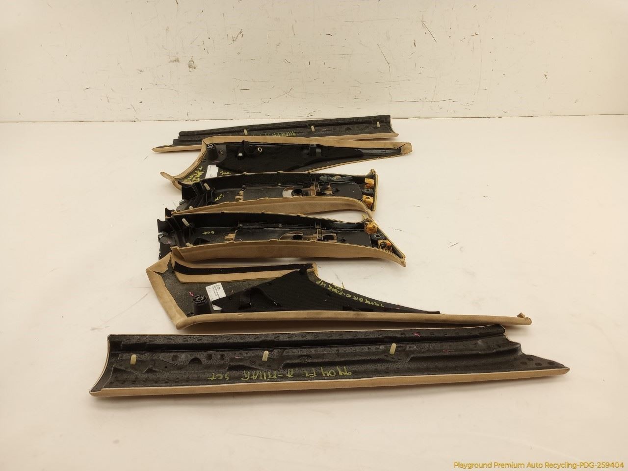 Maserati Quattroporte 2003-2008 RIGHT+UPPER Pillar trim