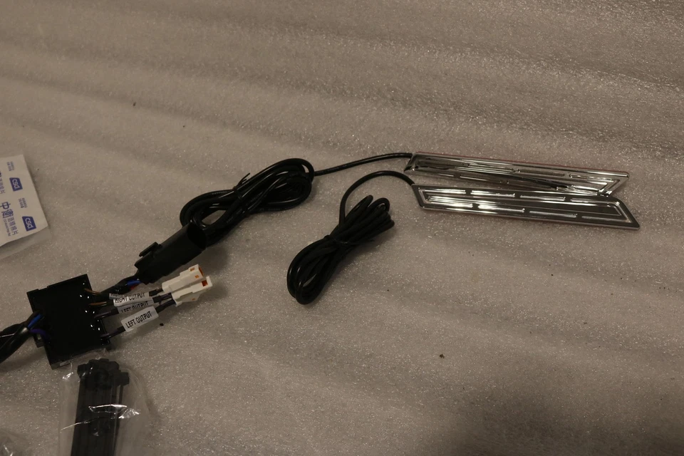 486952 NUEVO KURYAKYN LED BOLSA S BISAGRA DETALLES CROMO 486952 SE ADAPTA A 2014-2023 Foto 2 de 2