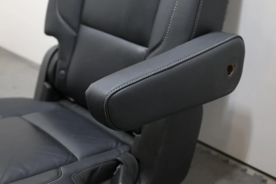 Chevy Tahoe 2020 asiento trasero izquierdo 23235045 23246687 84532761 84532876 Foto 3 de 4