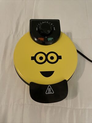 Uncanny Brands Minions Kevin Waffle Maker Wm-des-rd-kev, Tested, Works Great!