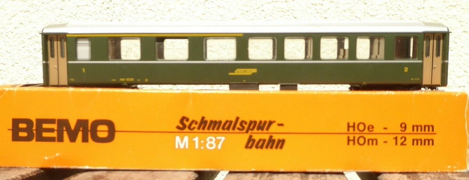 Bemo 3251 H0m Personenwagen RhB grün AB 1528 1./2.Klasse gut erhalten in OVP