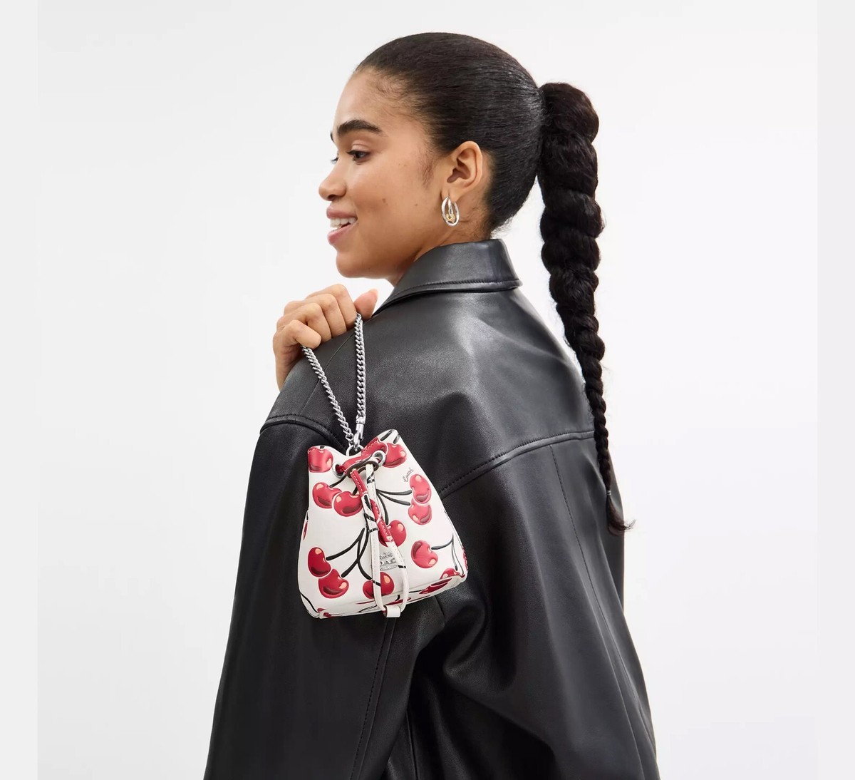 ショルダーバッグ・ポシェット COACH Drawstring Wristlet With Cherry Print CZ030 New Coach Drawstring Wristlet With Cherry Print CZ030 Bucket