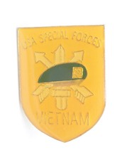 USA Special Forces Vietnam Green Beret Vintage Lapel Pin