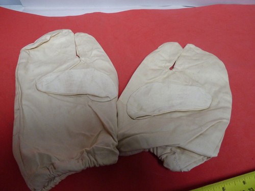 Original WW2 British Army Gunners Winter White Gloves - 1942 - Picture 3 of 12
