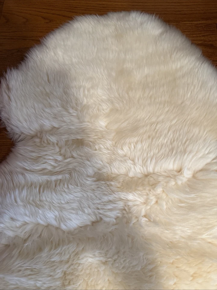 Alfombra de piel sintética blanca Bowron alfombra de piso con acento de habitación alfombra decorativa Foto 3 de 4