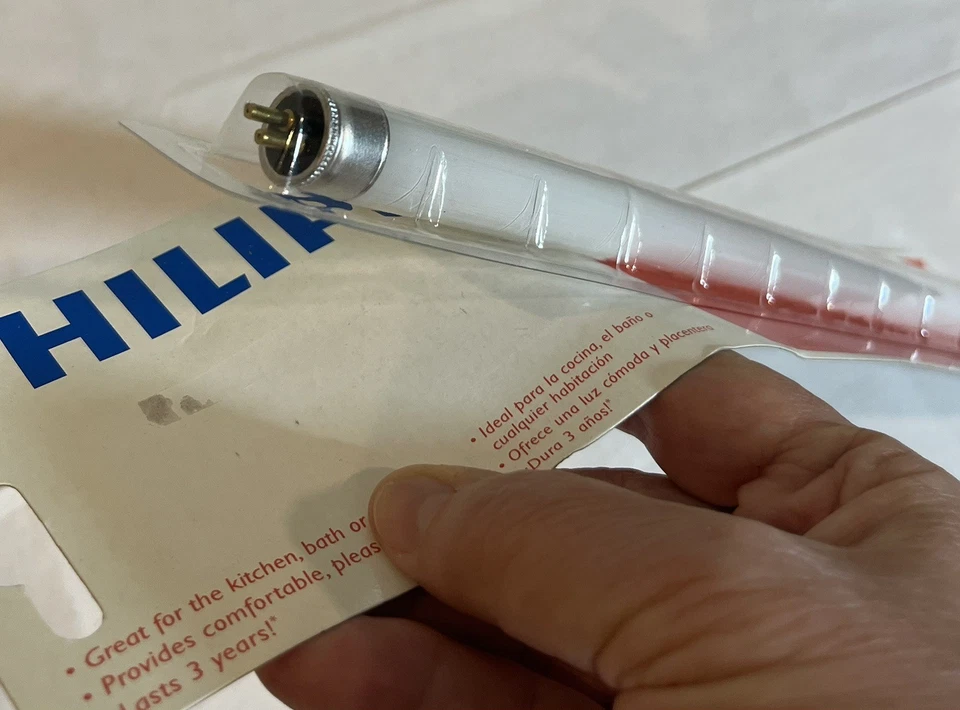 3 *NEW* PHILIPS 5/8” T5 SOFT WHITE FLUORESCENT BULB 12” 8 Watt T5 KITCHEN BATH - Image 4 of 4