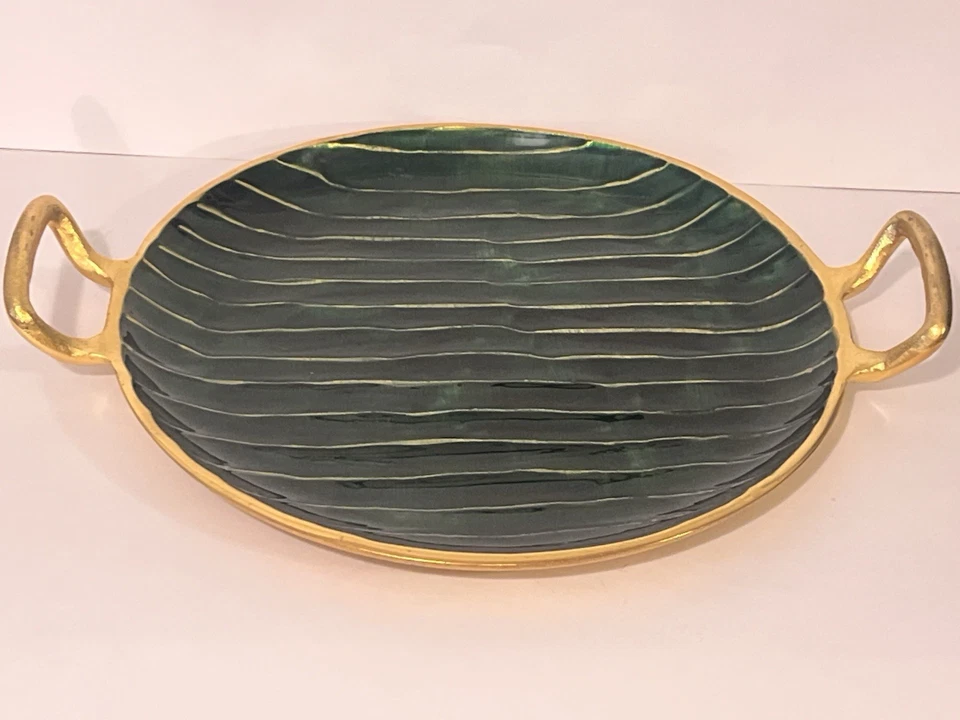 Bandeja para servir decorativa probablemente hecha vintage. Hermoso con asas doradas Foto 4 de 4