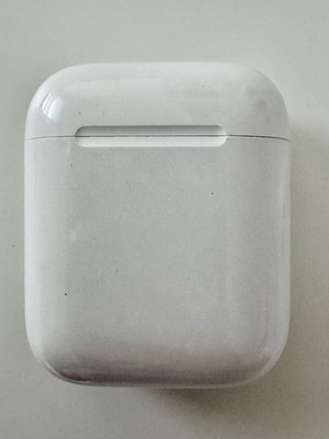 Apple AirPods 2nd Generation Ear Buds Bluetooth Headphones with Charging Case