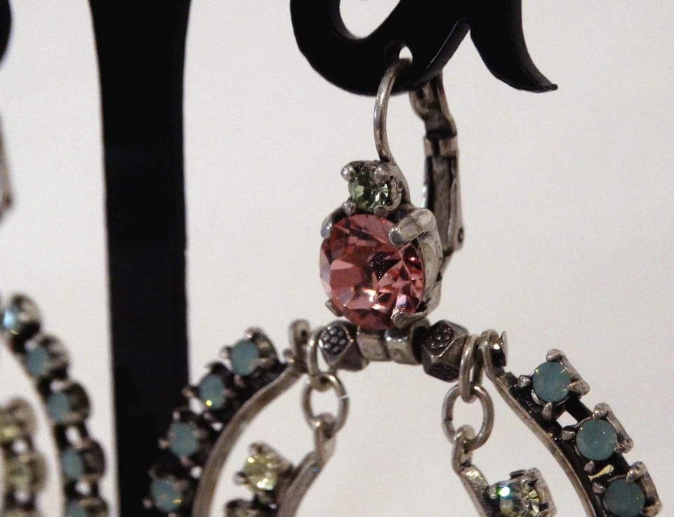 Boucles d'oreilles dans le goût de Poggi cristaux jonquil et pacific opal - Photo 3/4