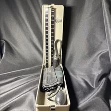 Vintage US Military Field Medic Baumanometer Kompak Blood Pressure Tester