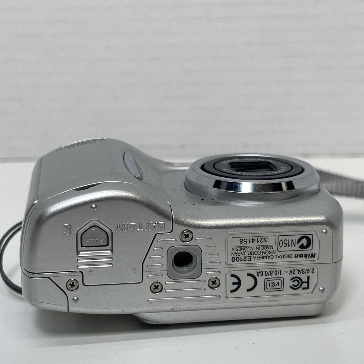 Nikon COOLPIX 2100 2.0MP Digital Camera Silver Y2k AS/IS For Parts