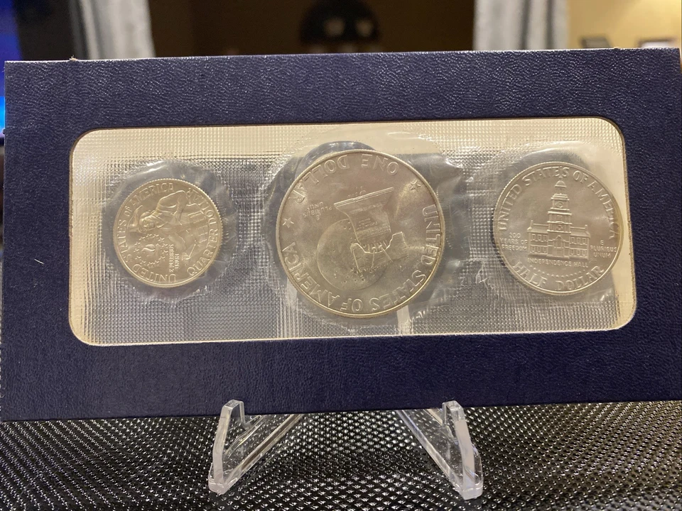 U.S. Mint Bicentennial Silver 3-Coin Set 1776-1976 Uncirculated, OGP Red - Image 2 of 4
