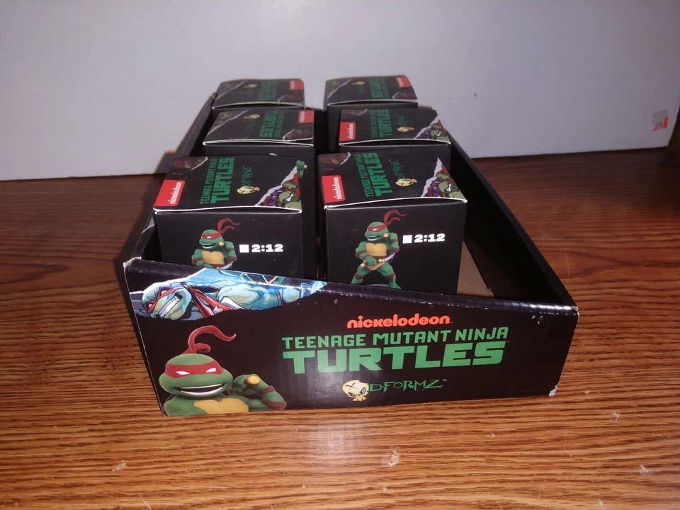 D-Formz TMNT Teenage Mutant Ninja Turtles 3" caja ciega lote de 6 figuras y exhibición Foto 2 de 4