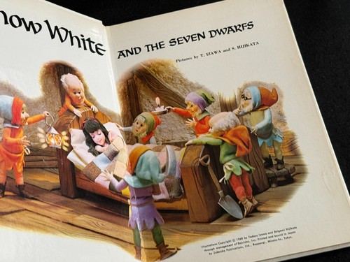 SNOW WHITE AND THE SEVEN DWARFS Grosset & Dunlap 3-D Puppet Storybook - Picture 4 of 13