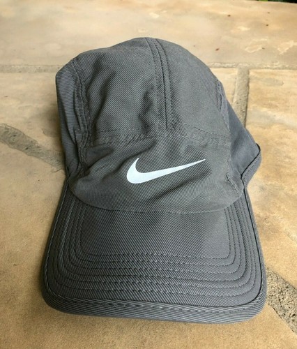 NIKE Mens Dri-Fit Featherlight AW84 