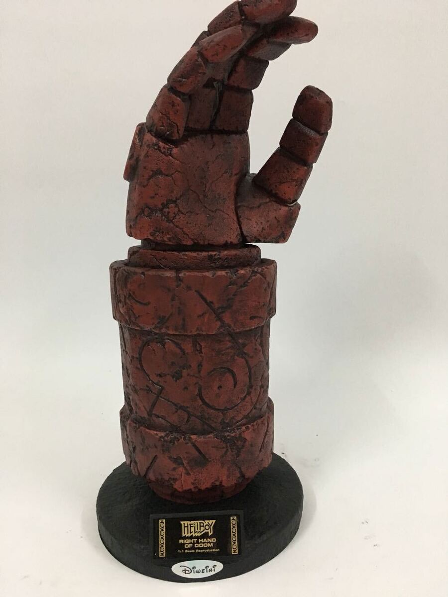 Hellboy 1:1 The Right Hand Of Doom Prop Statue Display Hellboy 1:1 The Right Hand Of Doom Prop Statue Display