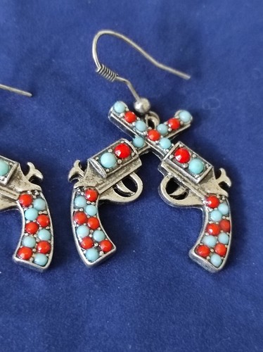 Silvertone Six Shooter Revolver Earrings Faux Turquoise Coral Earrings Southwest - Picture 5 of 5